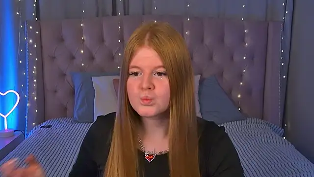 JessicaEmber online show from April 7, 5:41 am