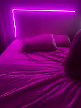 Shynesse21 online show from April 8, 10:21 pm