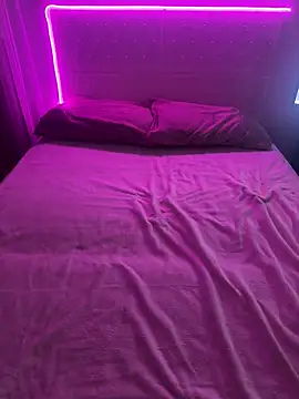 Shynesse21 online show from April 11, 1:48 pm