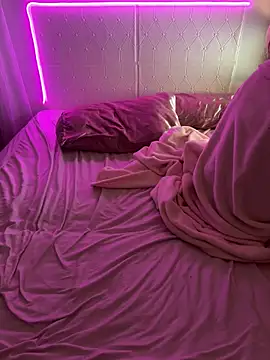 Shynesse21 online show from April 12, 3:39 pm