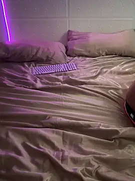 Shynesse21 online show from April 17, 5:49 pm