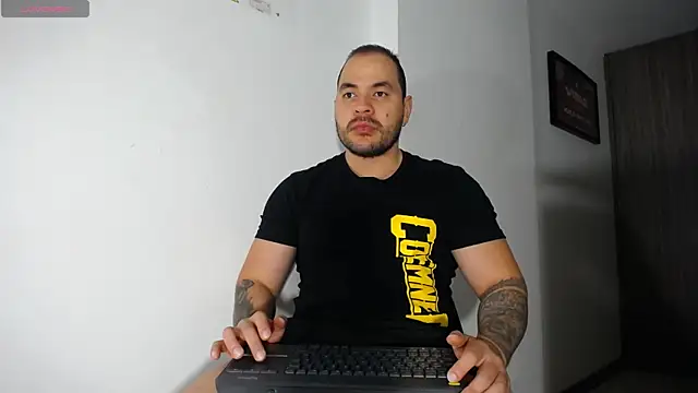 Snapshot of Axel_Dominus chatting on June 22, 10:01 am Axel Dominus online show from June 22, 10:01 am