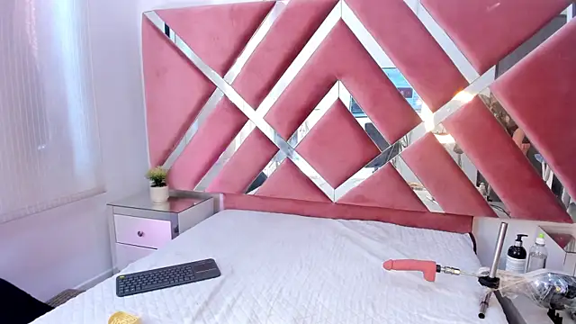 Zoe Evaanss  online show from March 21, 7:39 pm