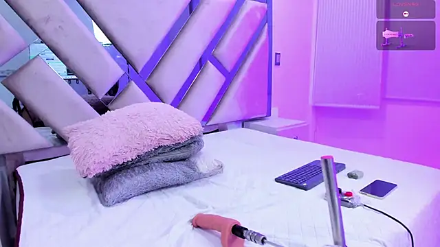 Zoe Evaanss  online show from March 26, 8:25 pm