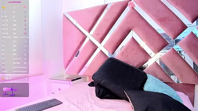 Zoe Evaanss  online show from April 10, 8:02 pm