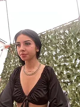 afrodita pinkk online show from April 16, 4:30 pm