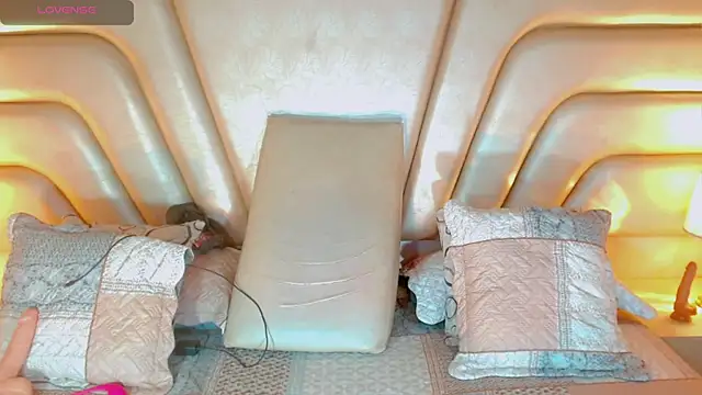 tiifannysexyhot online show from April 17, 11:57 am