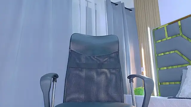 Oliver bigblack cock online show from March 24, 6:35 pm