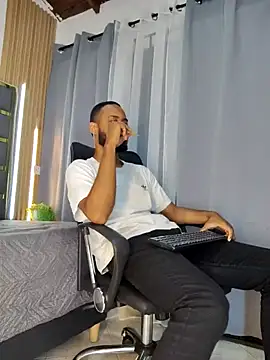 Oliver bigblack cock online show from April 4, 7:44 pm