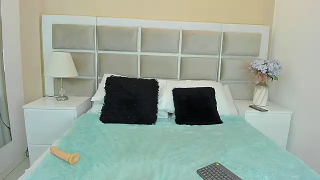 Amelie Fabulous  online show from March 26, 1:28 pm