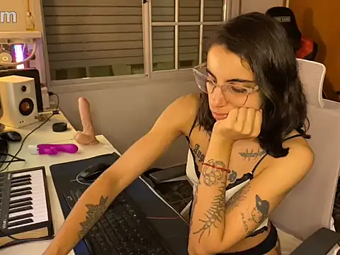 Poison Ivy 29 online show from March 21, 2:49 am