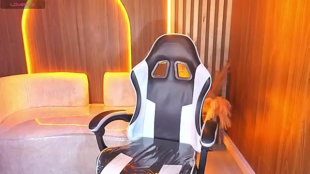 Lia queen tx online show from April 10, 3:01 am