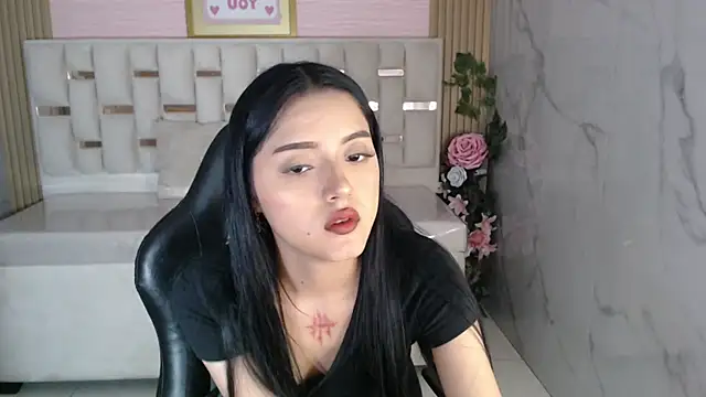 veronicaa s online show from April 16, 8:20 pm