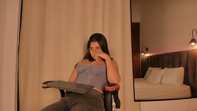 selena  smith1 online show from March 14, 5:57 am