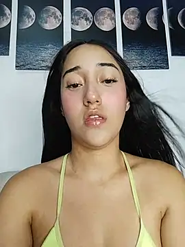 isabellaHill2 online show from April 14, 5:02 am