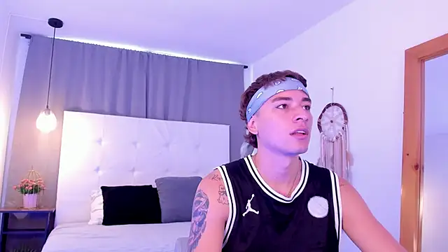 Thiago 2003  online show from April 2, 1:31 pm