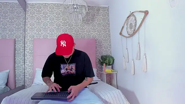 Thiago 2003  online show from April 5, 1:30 pm