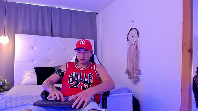 Thiago 2003  online show from April 8, 12:27 pm