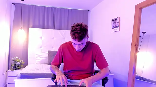 Thiago 2003  online show from April 10, 12:10 pm