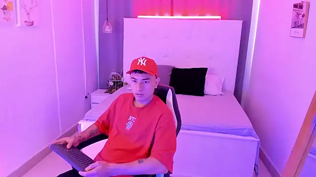 Thiago 2003  online show from April 12, 1:27 pm