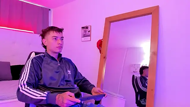 Thiago 2003  online show from April 13, 12:10 pm