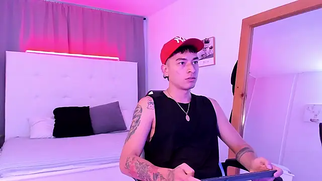 Thiago 2003  online show from April 15, 12:45 pm