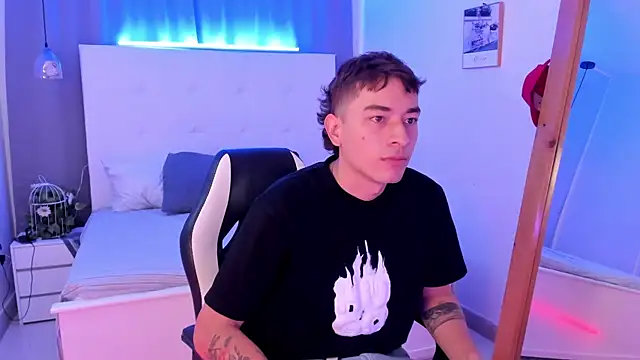 Thiago 2003  online show from April 16, 12:28 pm