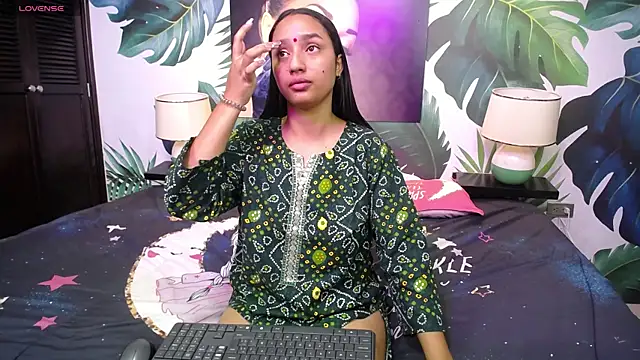 Snapshot of shakti_moumita chatting on May 6, 7:19 pm shakti moumita online show from May 6, 7:19 pm