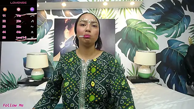 Snapshot of shakti_moumita chatting on June 1, 7:04 pm shakti moumita online show from June 1, 7:04 pm