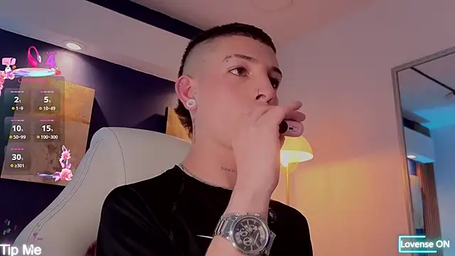 Luca Prince  online show from April 8, 3:39 am