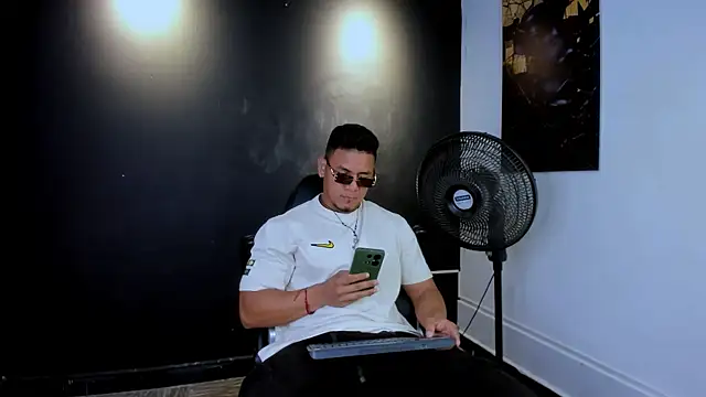 Floyd212 Vibes online show from April 12, 9:53 pm