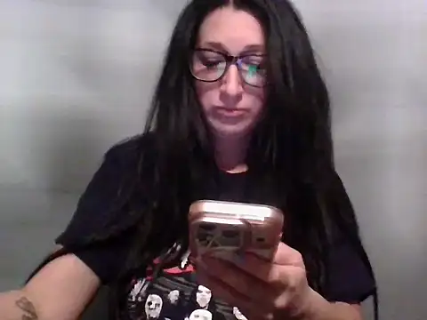 TheVictoriaWolf online show from April 17, 7:00 am