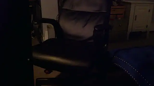 Snapshot of Kristopherbbb chatting on June 28, 7:36 am Kristopherbbb online show from June 28, 7:36 am