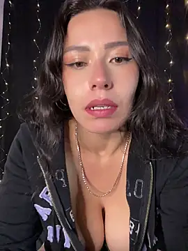 Snapshot of im_mariana_ chatting on July 9, 10:19 am im mariana online show from July 9, 10:19 am