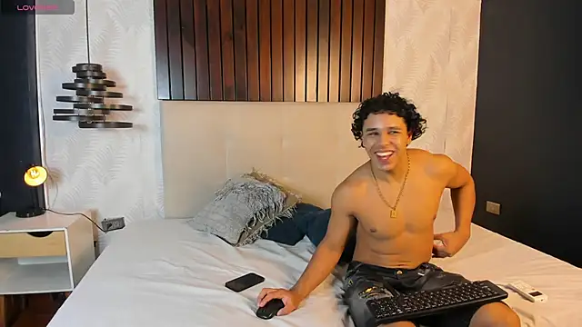 Couple So Hott online show from April 4, 7:55 pm