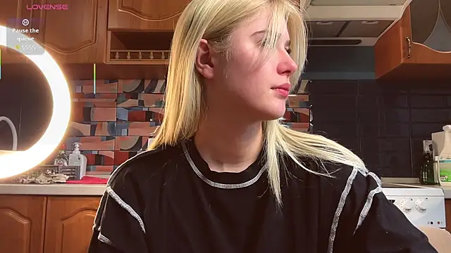 ivygenesis online show from April 4, 10:57 am