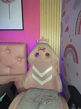 Dakota  LS online show from April 14, 1:06 pm