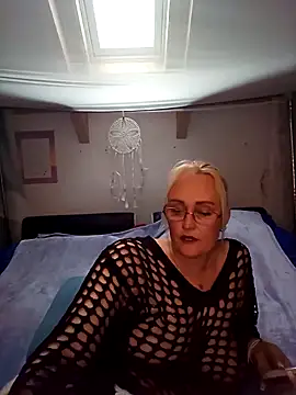 roxy 74 online show from March 28, 9:31 am