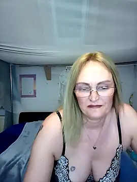 roxy 74 online show from April 13, 8:42 am