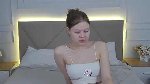 Sophie Rays online show from March 18, 4:15 am