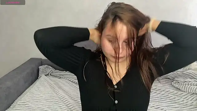 Ellaizatelly online show from April 15, 9:38 am