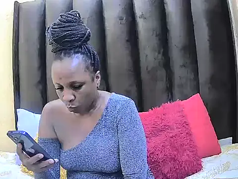 queensBetty online show from March 25, 7:20 pm