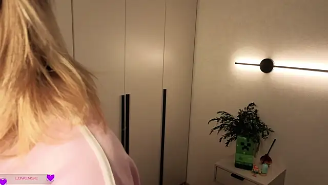 AureliaAngel online show from April 8, 3:39 am