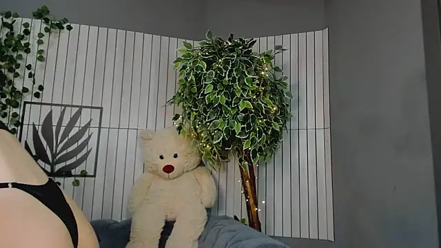 MilaLewi online show from April 15, 1:34 am