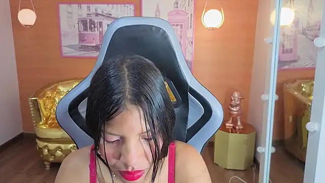 Snapshot of emily_smith_t chatting on July 2, 12:22 pm emily smith t online show from July 2, 12:22 pm