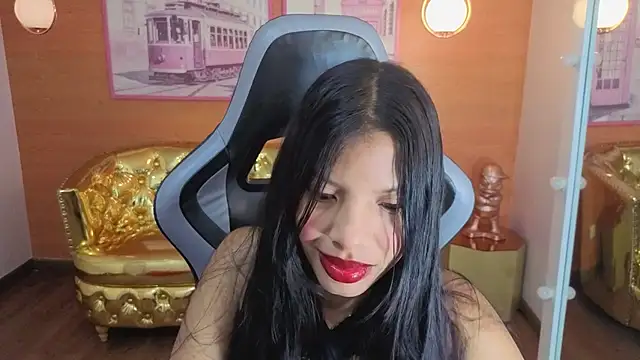 Snapshot of emily_smith_t chatting on July 6, 12:35 pm emily smith t online show from July 6, 12:35 pm