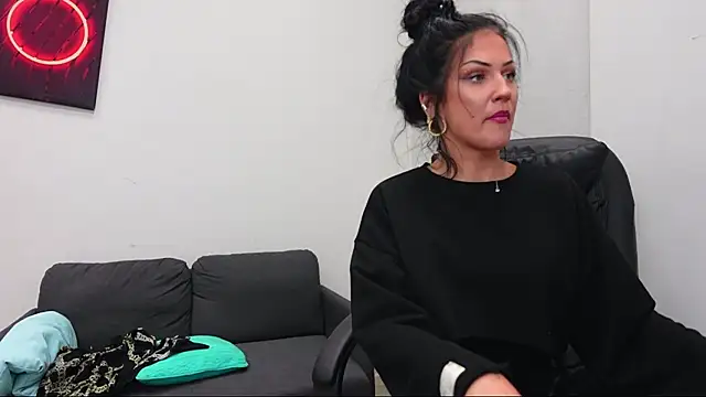 Nicky Diam online show from April 4, 6:27 pm