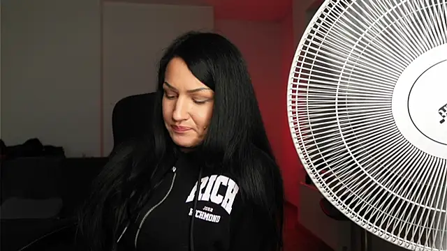 Nicky Diam online show from April 18, 7:58 pm