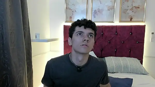 Noah Rodrigez online show from April 18, 11:49 pm