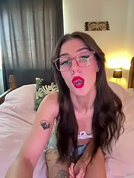 LuluHeartX online show from March 18, 11:57 am